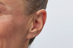 Woman wearing Oticon Intent 1 miniRITE R hearing aid